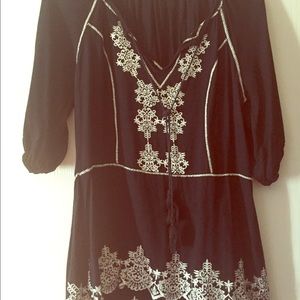 Back boho chic tunic with white embroider